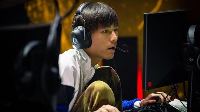 前场断球 前场断球